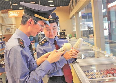 市场监管部门对冷饮食品开展专项检查